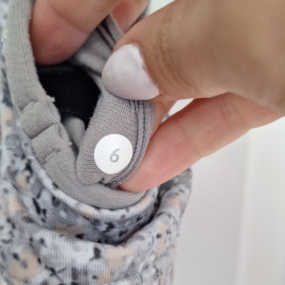 Women's Gray Patterned Sports Bra - Picture 4 of 4